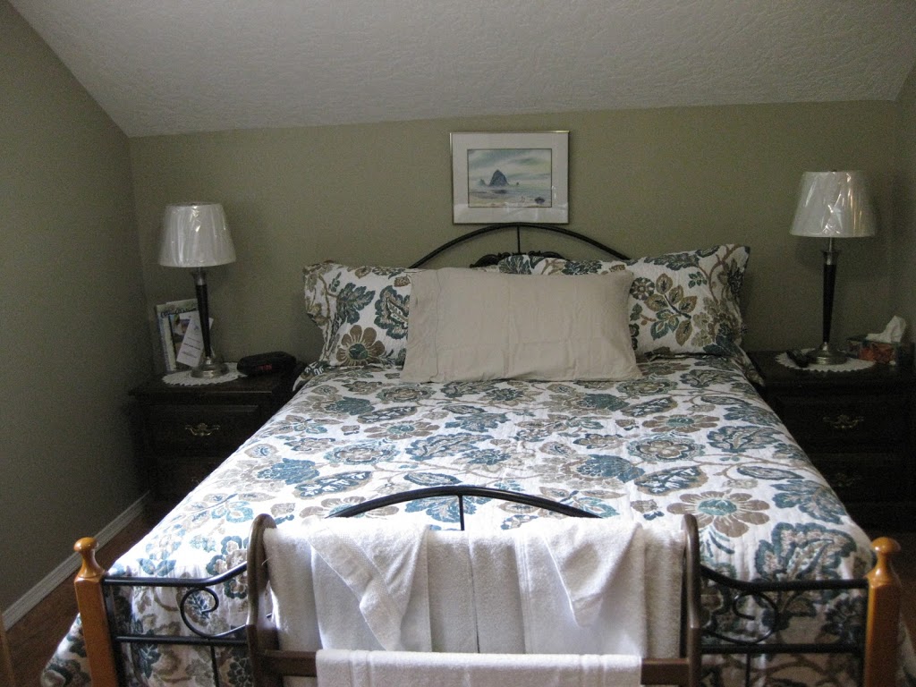 Shirleys Cozy Nest | 2502 Fawn Rd, Mill Bay, BC V0R 2P1, Canada | Phone: (877) 743-8286