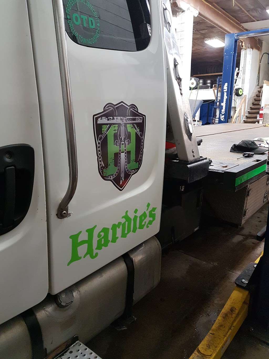 Hardies Towing Shop | 6 Queen St, Orillia, ON L3V 6H6, Canada | Phone: (705) 329-2869
