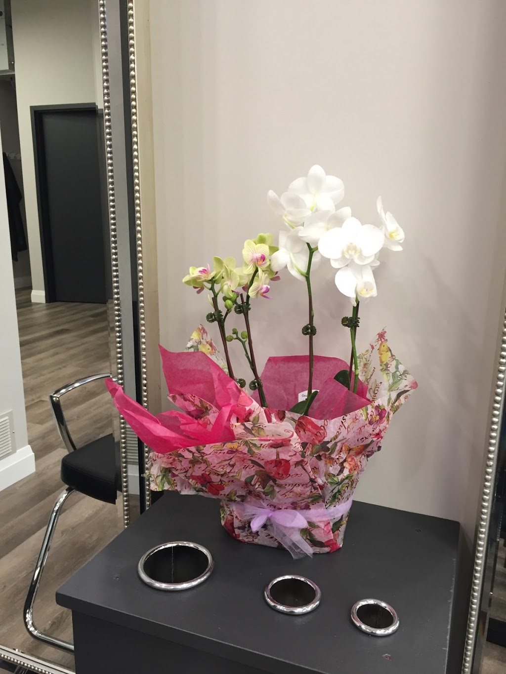 Waves Hair Studio | 2486 Old Bronte Rd Suite 110, Oakville, ON L6M 4J2, Canada | Phone: (905) 469-3055
