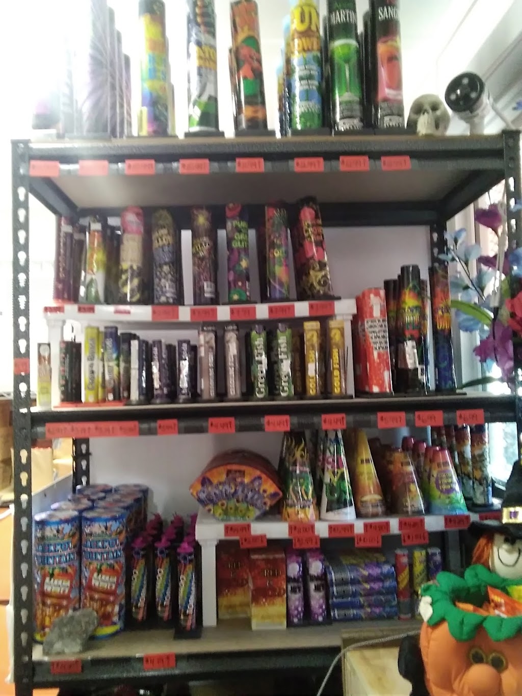 Yvettes Farm Stand and Fireworks | 137f Dyke Rd, Chilliwack, BC V2P 6H7, Canada | Phone: (778) 678-7869