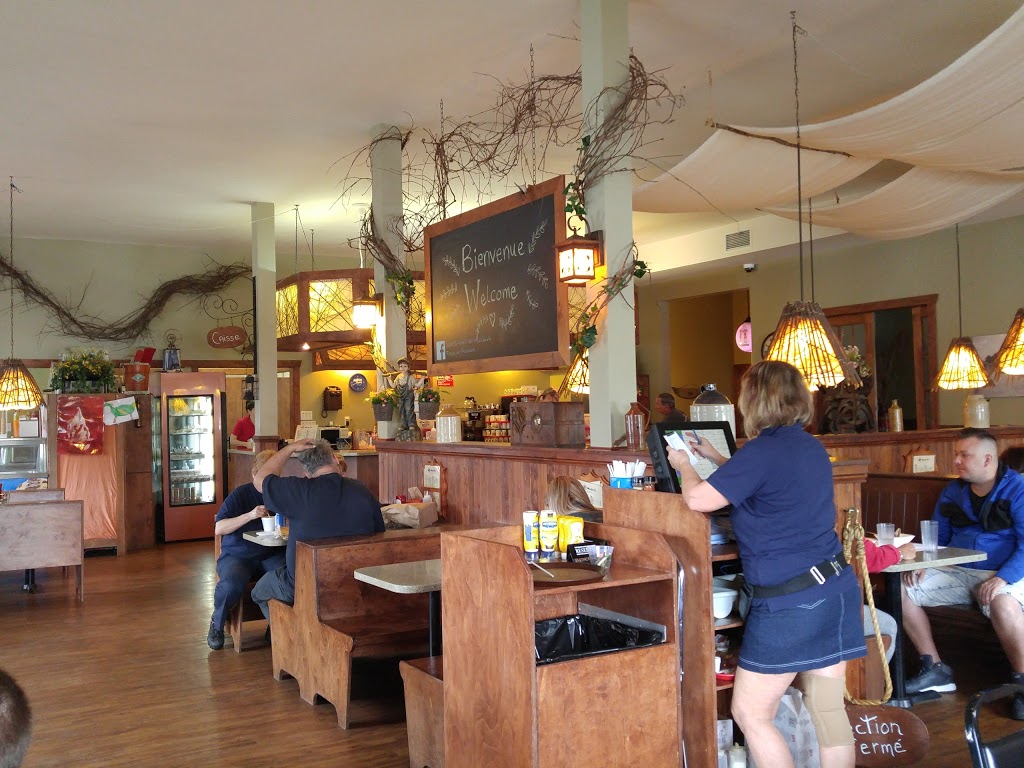 Woods snack bar | 1151 Rue Main, Ayers Cliff, QC J0B 1C0, Canada | Phone: (819) 838-1622
