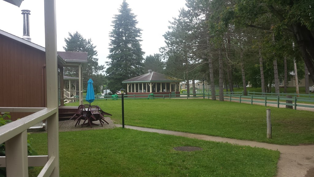 Centre touristique La Petite-Rouge | 61 Rang des Pruniers, Route 323, Saint-Émile-de-Suffolk, QC J0V 1Y0, Canada | Phone: (819) 426-2191