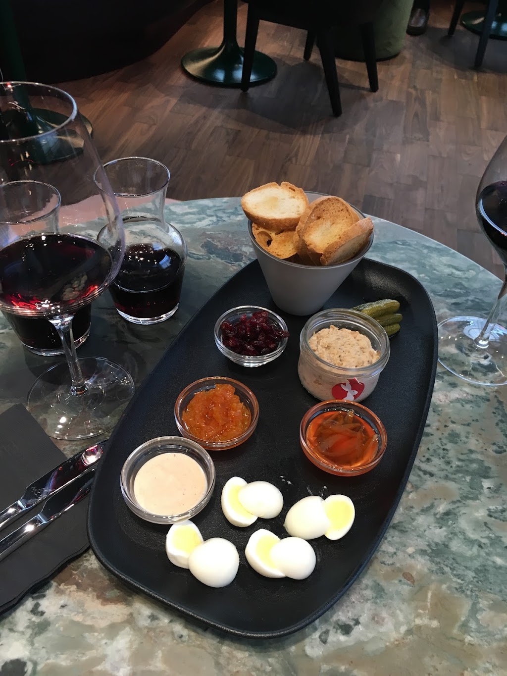 Bar Les Cousins | 9156 Boulevard Leduc, Brossard, QC J4Y 0L2, Canada | Phone: (450) 500-9156