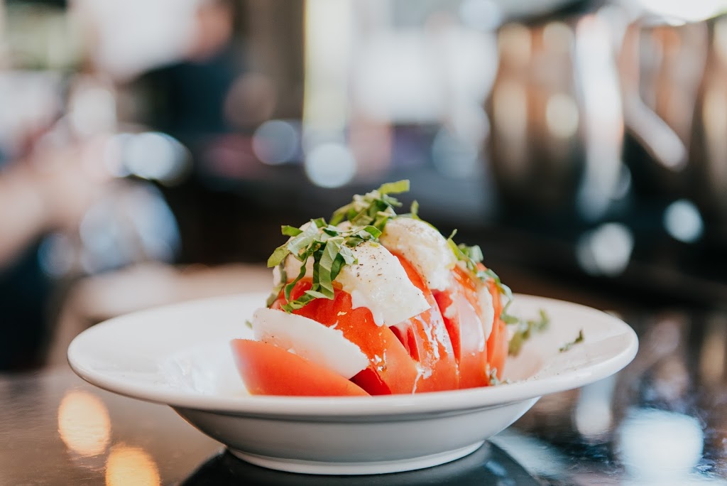 Restaurant Buon Gusto Inc | 2495 Boul Saint-Martin Est, Laval, QC H7E 4X6, Canada | Phone: (450) 663-5663