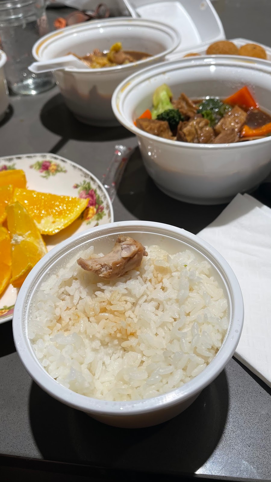 Yang’s Braised Chicken Rice(UBC)杨铭宇黄焖鸡米饭 | 5728 University Blvd #201, Vancouver, BC V6T 1K6, Canada | Phone: (604) 558-3816