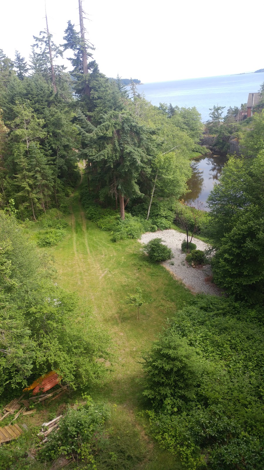 Dragonfly Vacations | 5314 Taylor Crescent, Halfmoon Bay, BC V0N 1Y2, Canada | Phone: (604) 885-0897