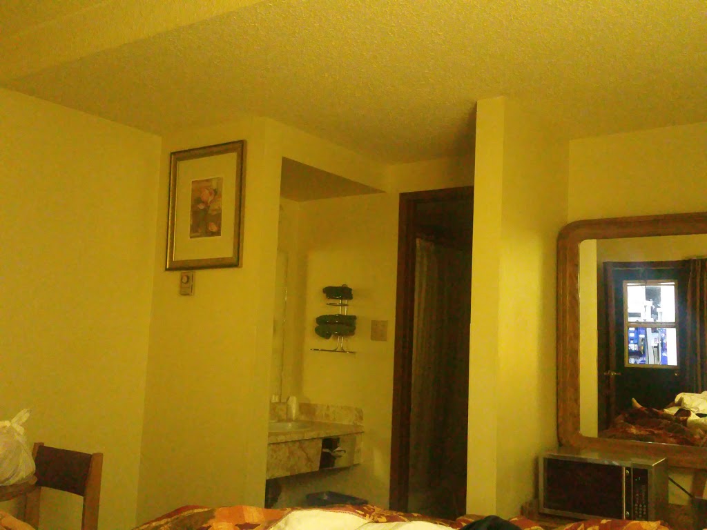 Circle 6 Motel LTD | 140 Sims Ave, Weyburn, SK S4H 2H5, Canada | Phone: (306) 842-6166