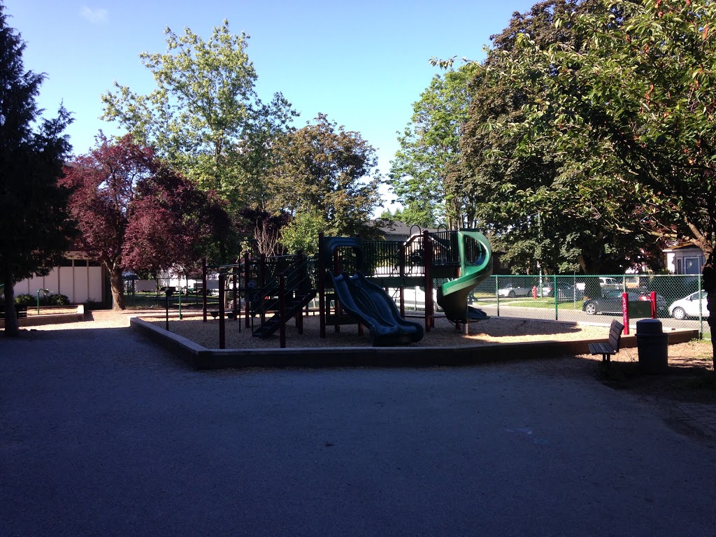 Ecole Jules Quesnel | 3050 Crown St, Vancouver, BC V6R 4K9, Canada | Phone: (604) 713-4577