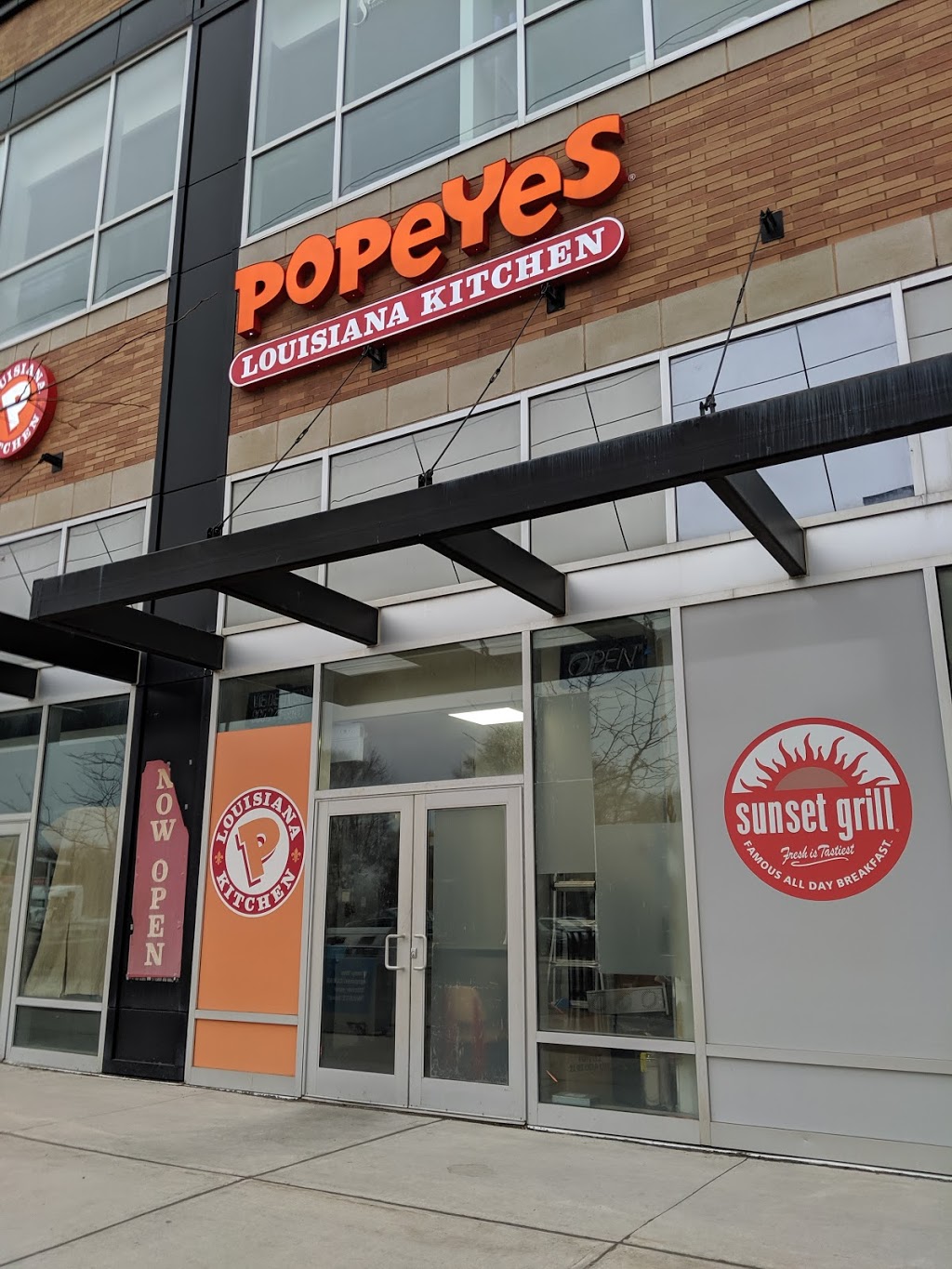 Popeyes louisiana kitchen | 507 Lakeshore Rd E Unit 109, Mississauga, ON L5G 1H9, Canada | Phone: (905) 271-3500