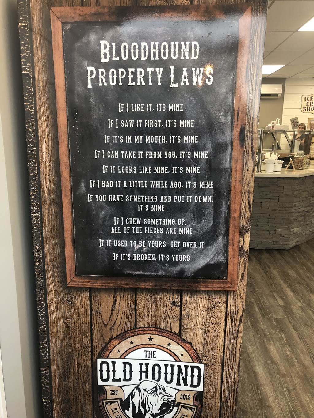 The Old Hound | 273 Main St S, Mount Forest, ON N0G 2L1, Canada | Phone: (519) 509-8565
