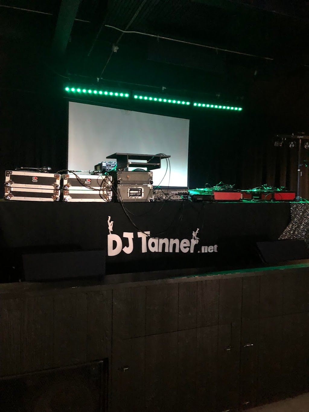 DJ Tanners DJ / VJ Services | 91 Sawmill Rd, St. Catharines, ON L2S 3K4, Canada | Phone: (905) 321-3275
