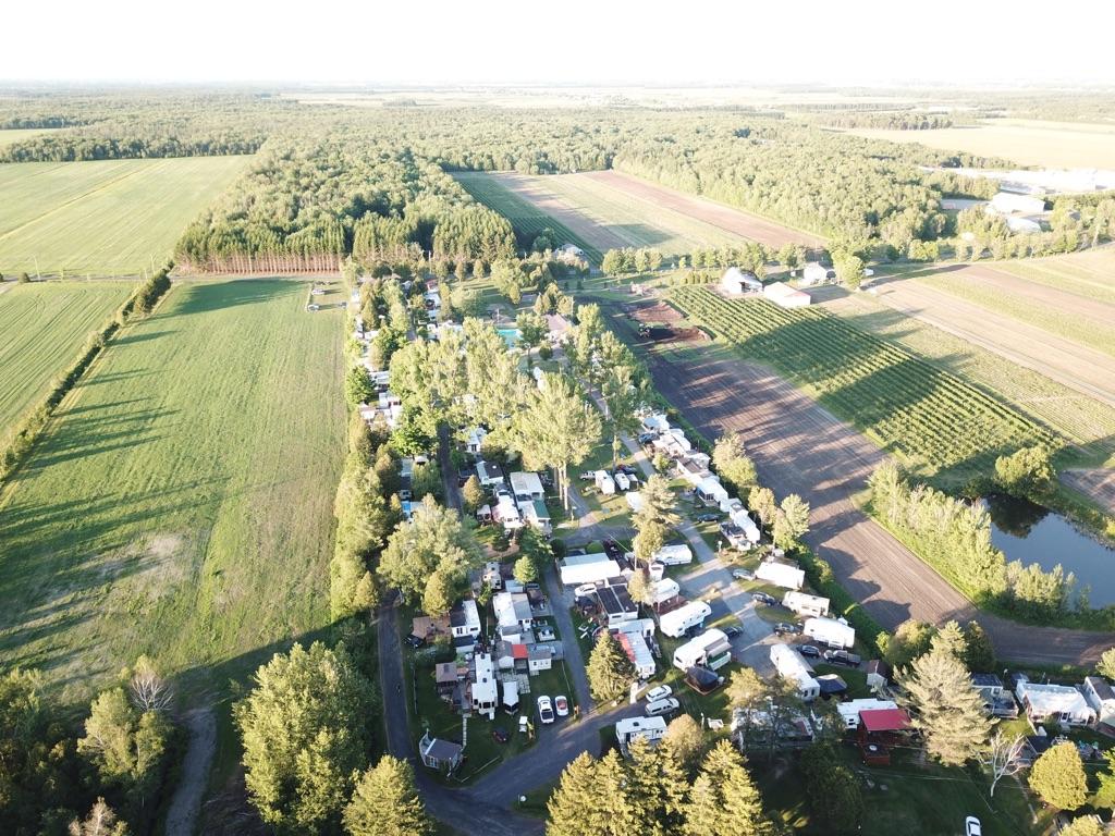Camping Le Ruisseau Bleu | 1635 Rue des Érables, Saint-Lambert-de-Lauzon, QC G0S 2W0, Canada | Phone: (418) 889-9100