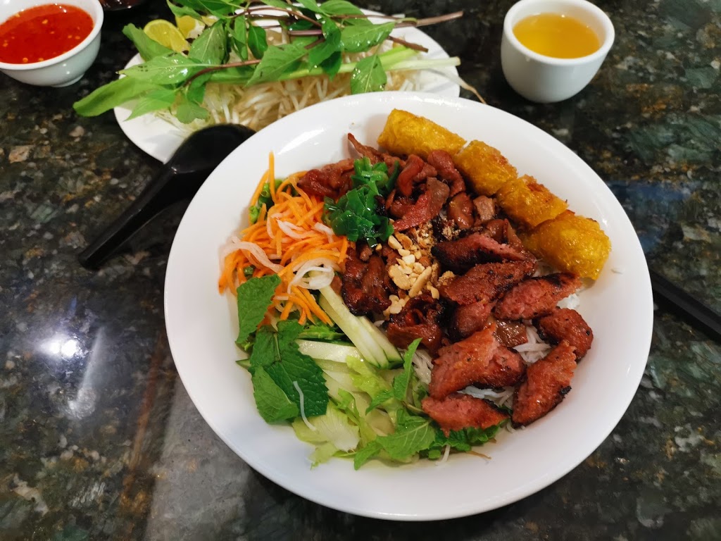 Pho Huong Trang | 3366 Keele St, North York, ON M3M 2Y9, Canada | Phone: (416) 638-1480