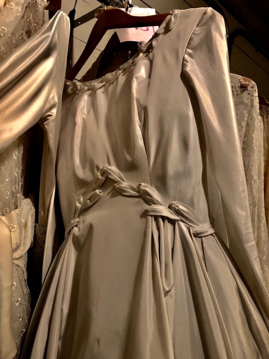 Ginas Closet | 1441 King St N, St. Jacobs, ON N0B 2N0, Canada | Phone: (519) 240-0860
