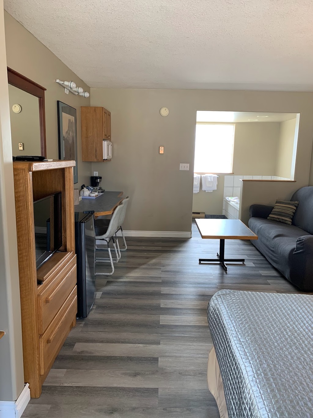 Motel Bavaria | 4872 McKay St, Radium Hot Springs, BC V0A 1M0, Canada | Phone: (250) 347-9915