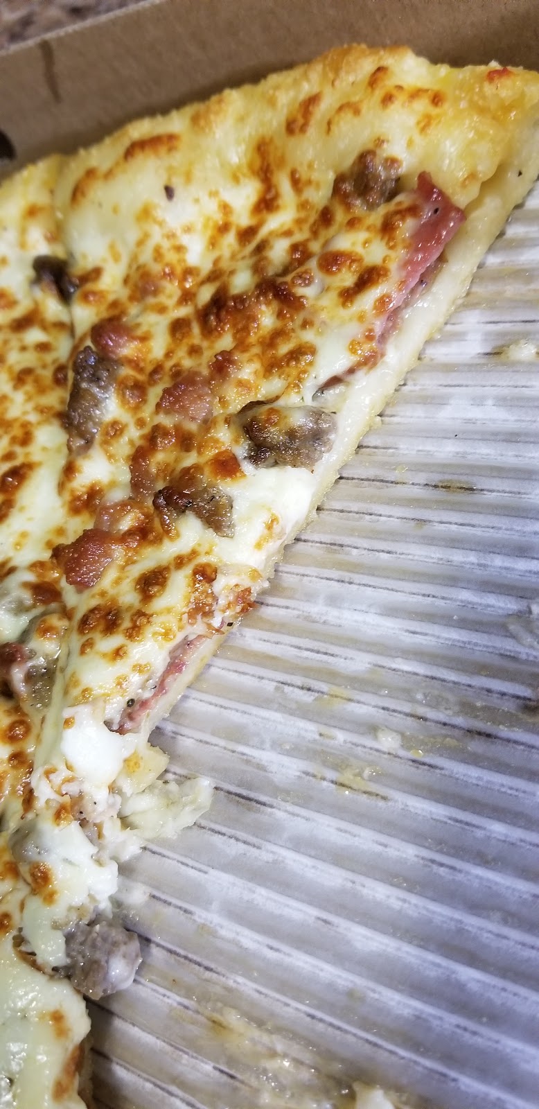 Pizza Hut | 17700 56 Ave #107, Cloverdale, BC V3S 1C7, Canada | Phone: (604) 574-6414