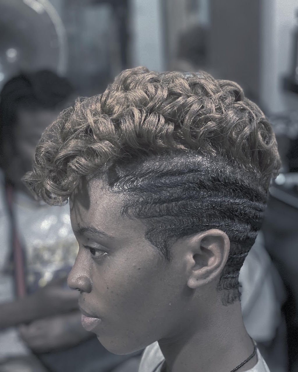 Mapozi hair | 69 Montréal Rd, Ottawa, ON K1L 6E8, Canada | Phone: (613) 746-4004