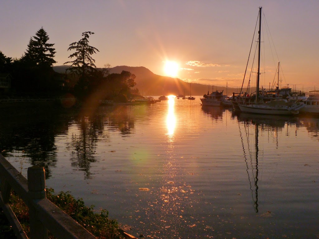Brentwood Lighthouse Bed and Breakfast | 759 Sea Dr, Brentwood Bay, BC V8M 1B1, Canada | Phone: (250) 652-9733