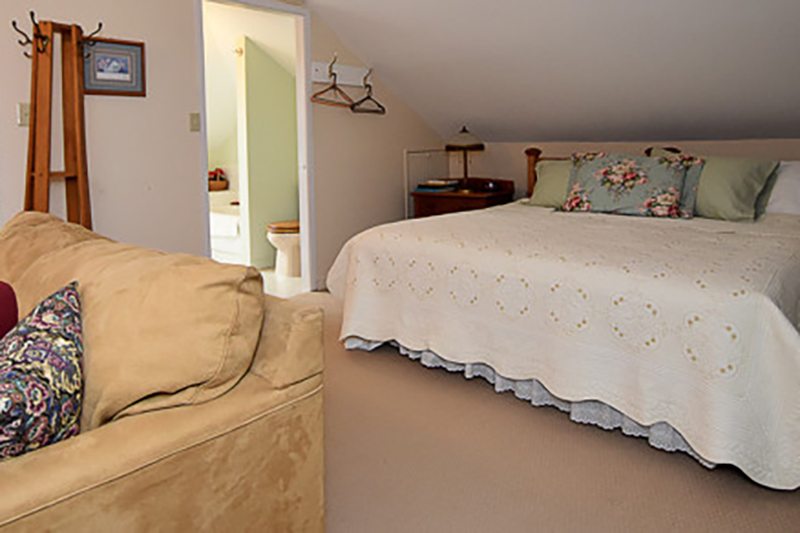 Joseph Lawrence House B&B | 492 Hurontario St, Collingwood, ON L9Y 2N1, Canada | Phone: (705) 441-6646