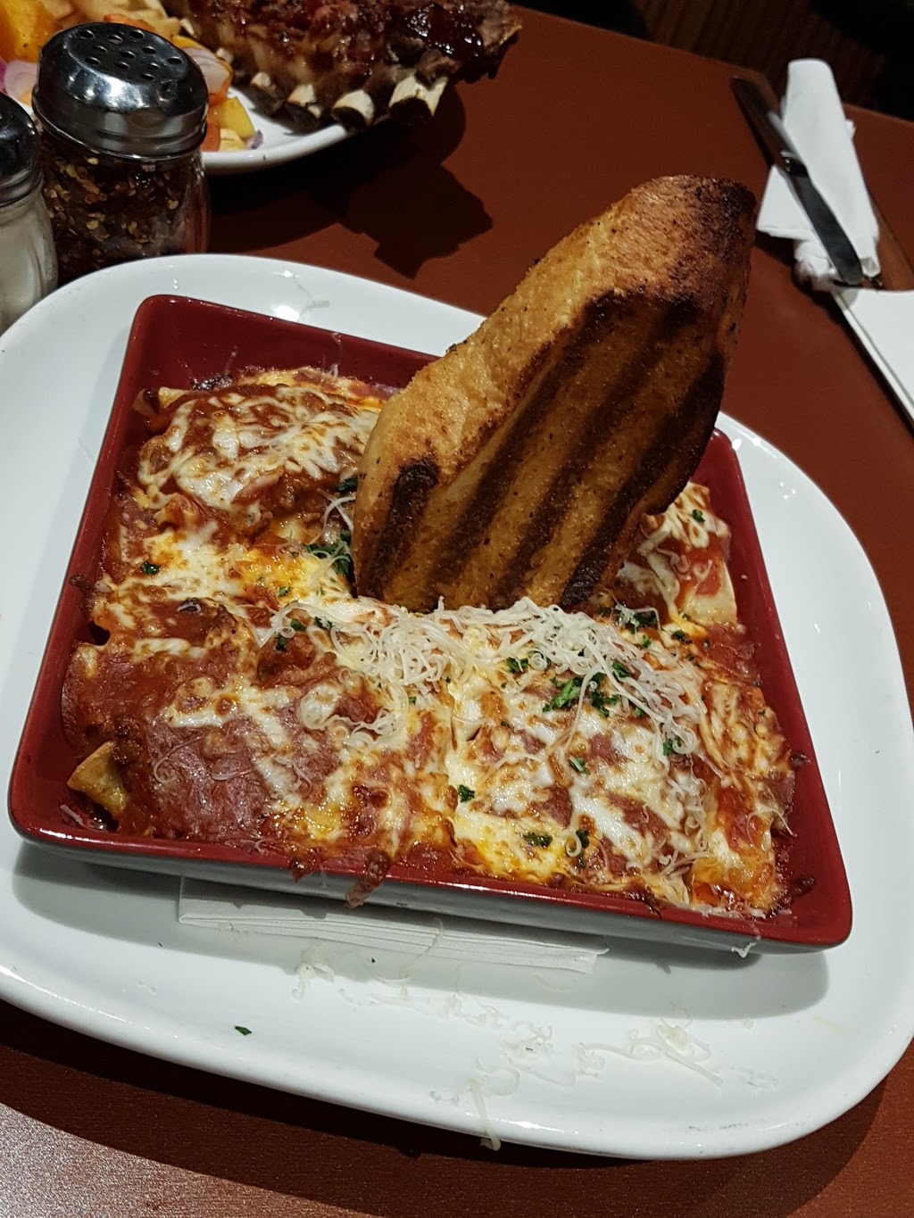 Boston Pizza | 1475 Henderson Hwy, Winnipeg, MB R2N 1N3, Canada | Phone: (204) 925-4114