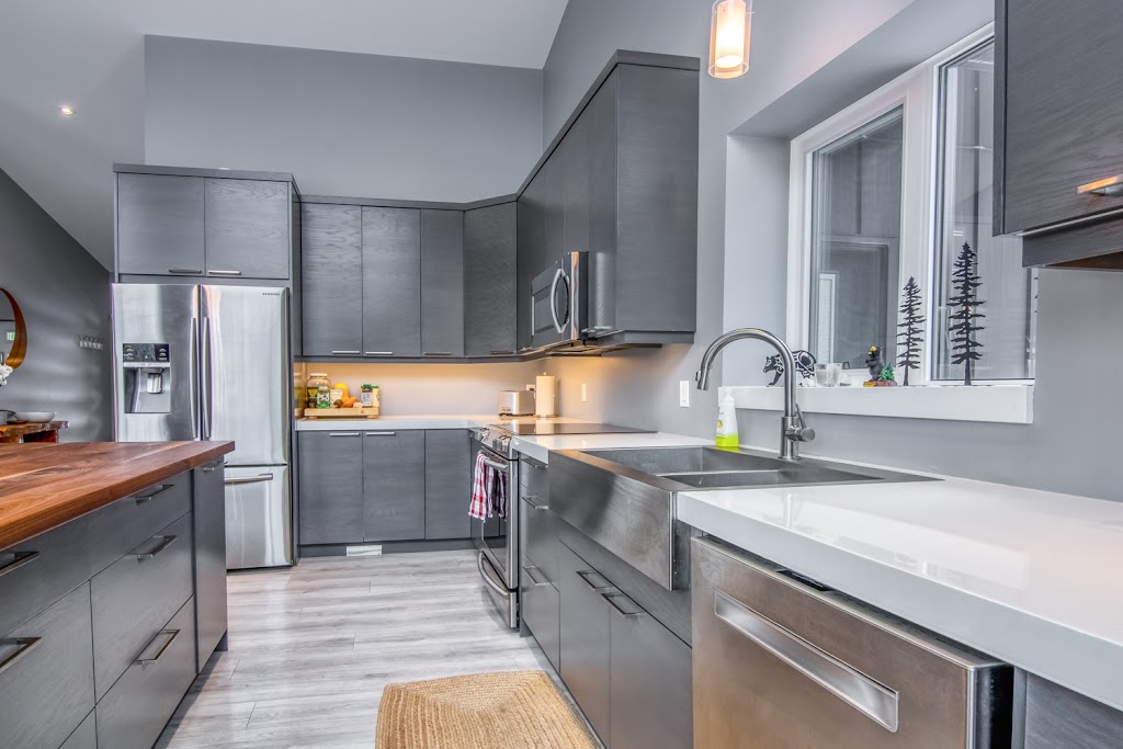 Bears Den | 5067 Armstrong Rd, Invermere, BC V0A 1K2, Canada | Phone: (780) 604-5454