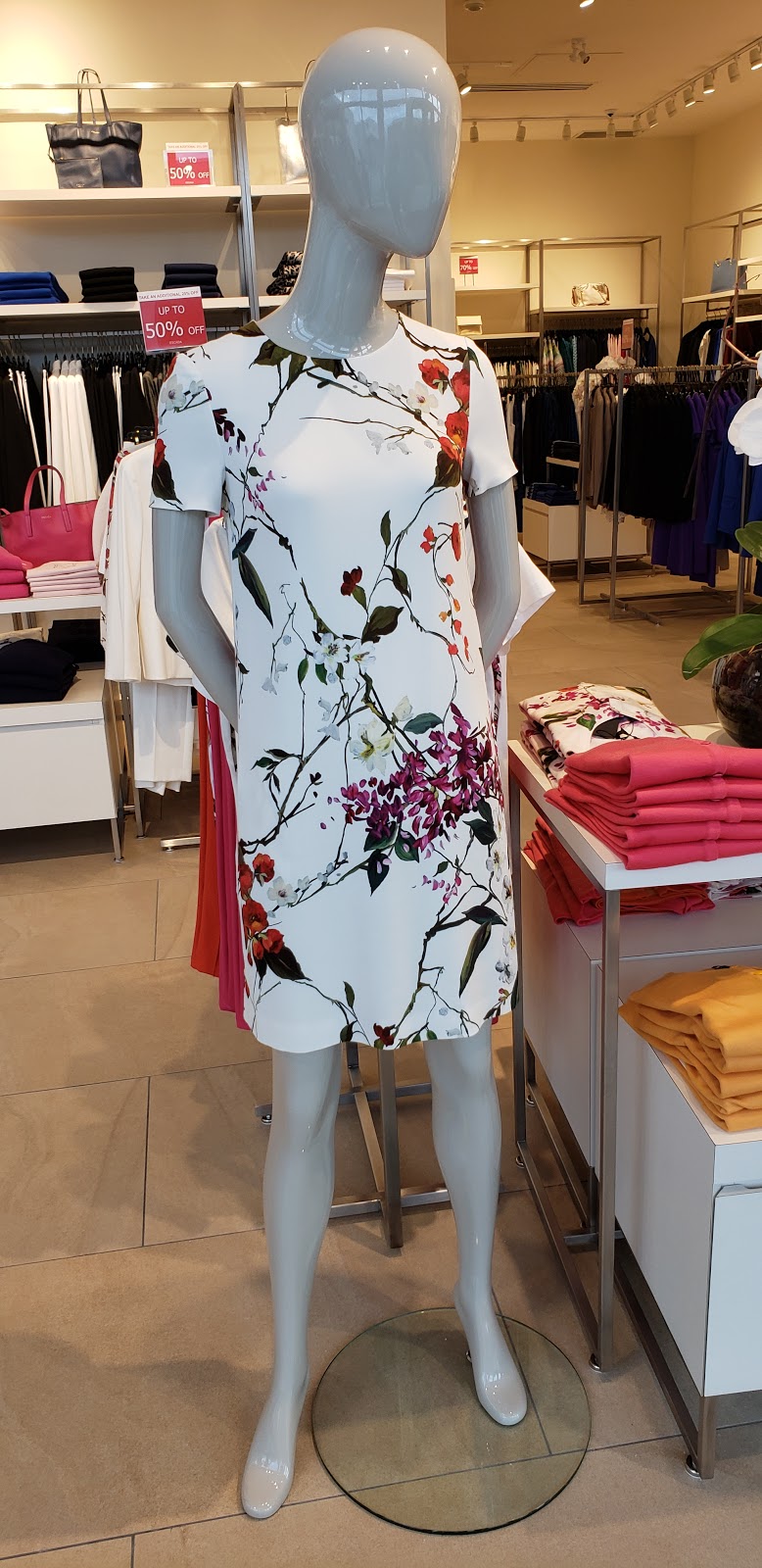 Escada | 300 Taylor Rd, Niagara-on-the-Lake, ON L0S 1J0, Canada | Phone: (905) 641-2290