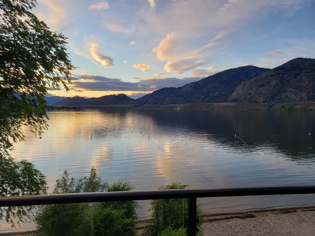 Desert Surfside Waterfront Accommodations | 7310 Main St, Osoyoos, BC V0H 1V0, Canada | Phone: (877) 495-2228