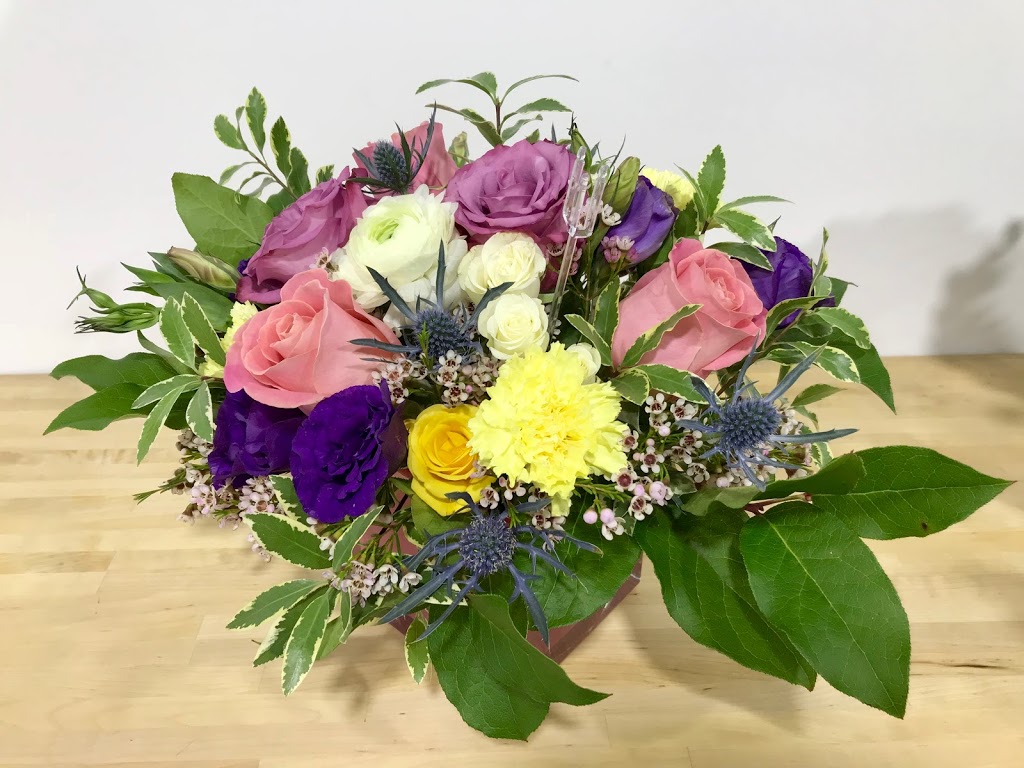 Flowers On Ten | 5027 Hurontario St Unit #2, Mississauga, ON L4Z 3X6, Canada | Phone: (905) 501-0200