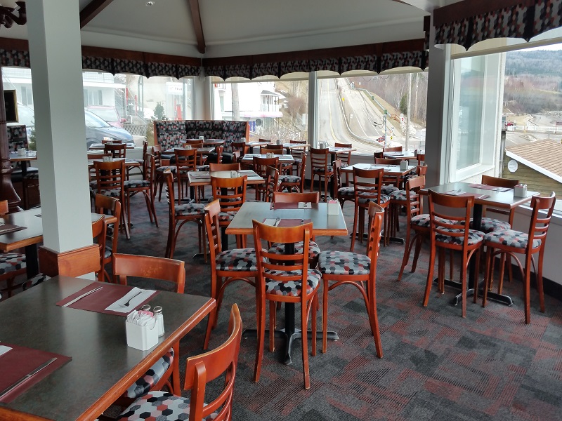 Auberge sur Mer (Motels au bord de leau) | 109 Rue du Quai, Saint-Siméon, QC G0T 1X0, Canada | Phone: (418) 638-2674