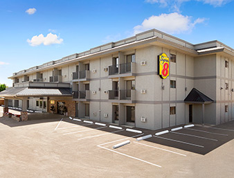 Super 8 by Wyndham Vernon BC | 4204 32 St, Vernon, BC V1T 5P4, Canada | Phone: (250) 542-4434