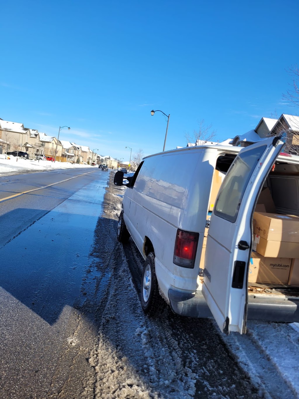 henry courier service | 1040 Cedar St, 11 neilson drive, Oshawa, ON L1J 3R7, Canada | Phone: (647) 618-1745