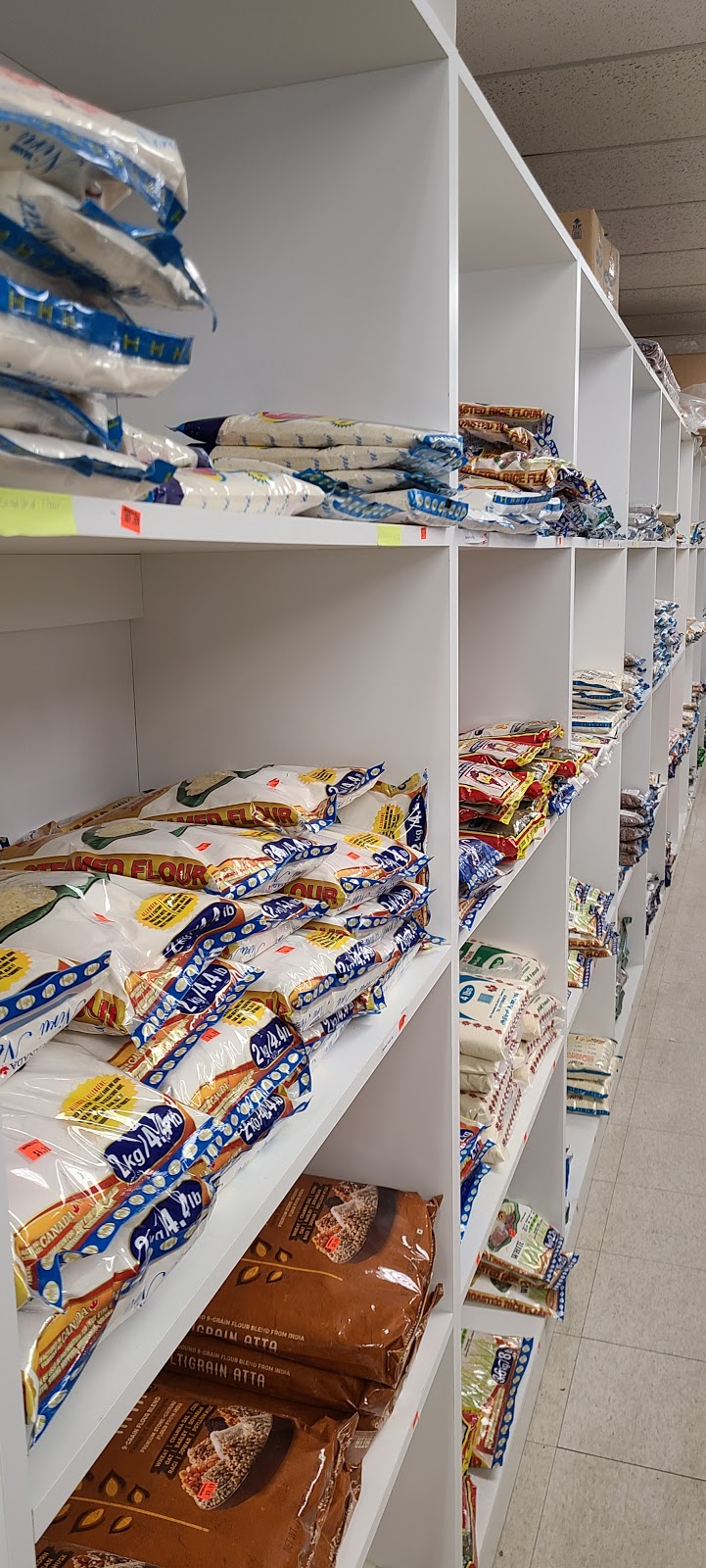 Niharika Grocery & Convenience | 239 King St E, Bowmanville, ON L1C 1P8, Canada | Phone: (905) 419-3000