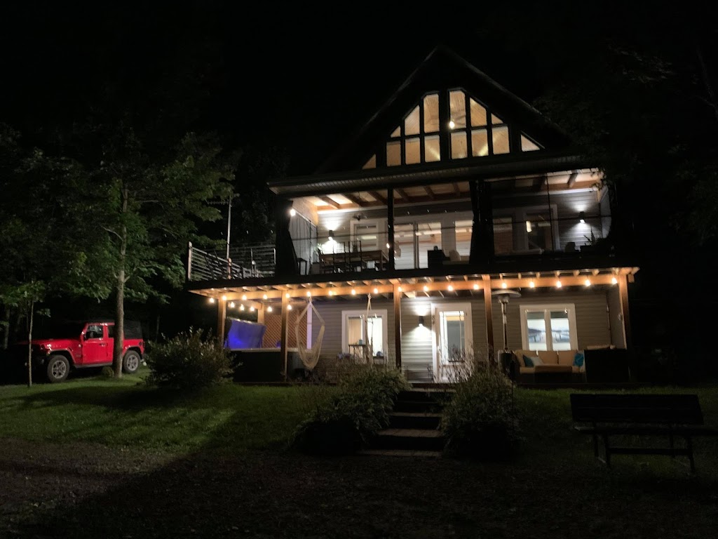 Chalet Équinoxe | 84 Chem. de la Batiscan, Lac-aux-Sables, QC G0X 1M0, Canada | Phone: (450) 780-1669