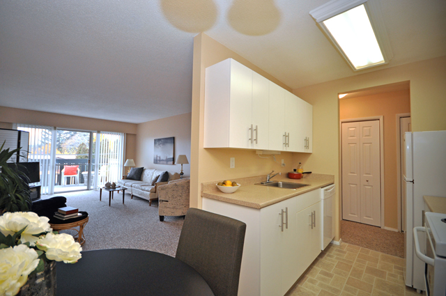 Fraser Manor Apartments | 1922 Pandosy St, Kelowna, BC V1Y 1R5, Canada | Phone: (250) 862-8850