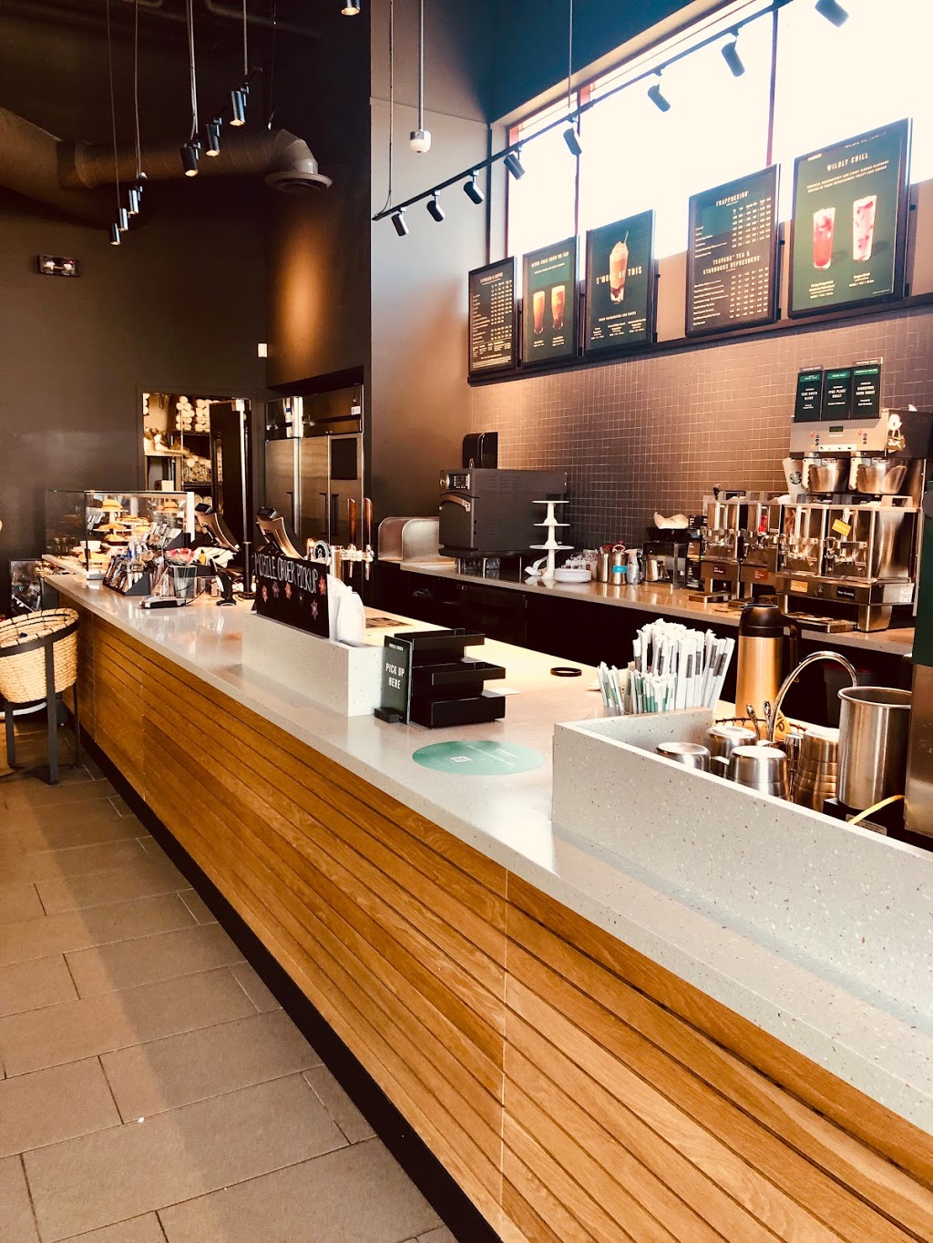 Starbucks | 188 Chain Lake Dr, Halifax, NS B3S 1C5, Canada | Phone: (902) 401-9436