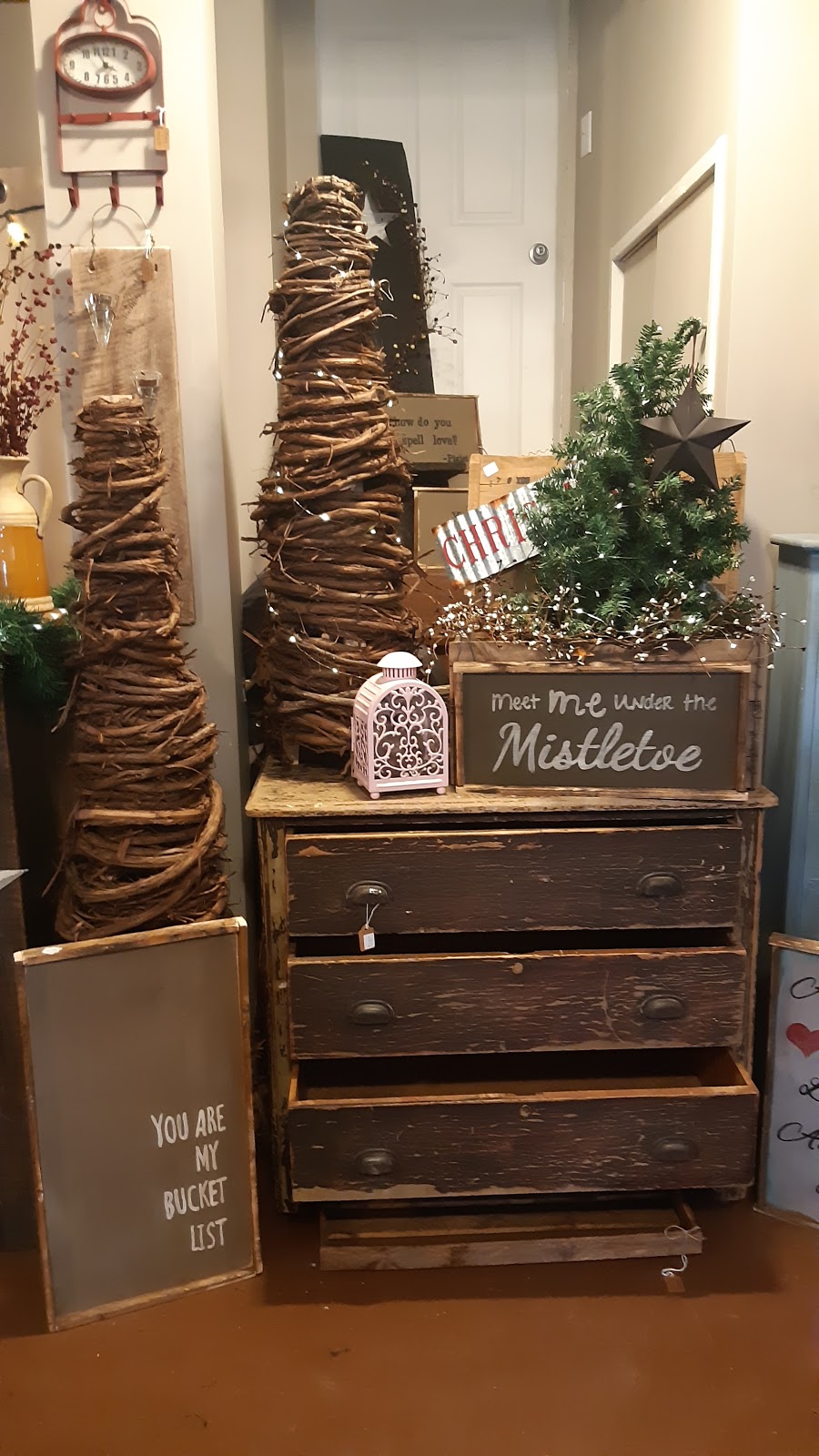 This And That Country Home Decor | 4 Elizabeth Dr, Allenford, ON N0H 1A0, Canada | Phone: (519) 270-7614