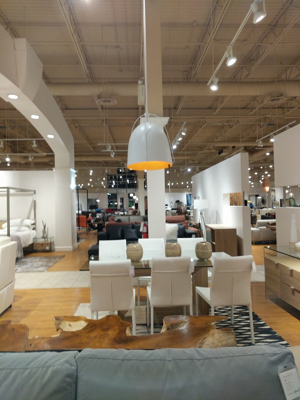 Mobilia | 71 Cochrane Dr, Markham, ON L3R 9S1, Canada | Phone: (905) 305-0355