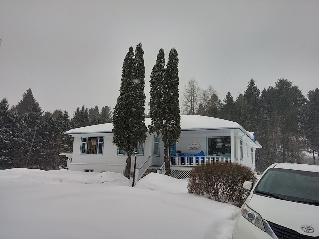 Presbyteres | 1845 Chemin du Village, Saint-Adolphe-dHoward, QC J0T 2B0, Canada | Phone: (819) 327-2711