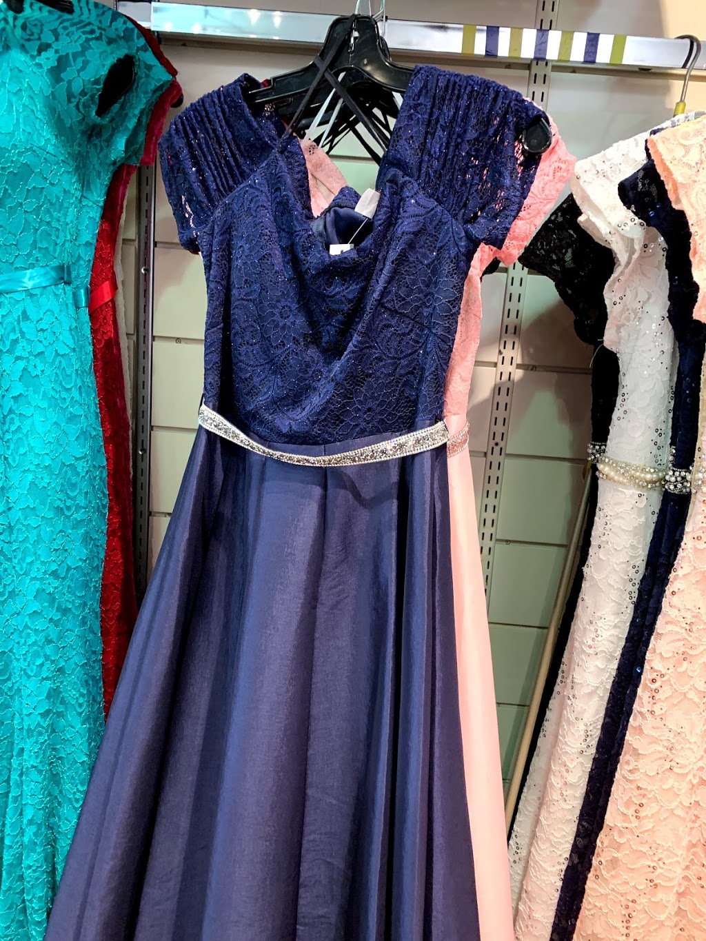 Angela Fashion | 10355 Guildford Town Centre, Surrey, BC V3R 7B9, Canada | Phone: (778) 395-3898