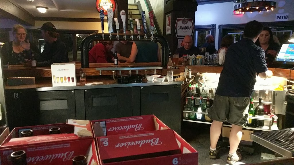 Finnigans Pub | 347 Montreal Rd unit 347, Vanier, ON K1L 6B2, Canada | Phone: (613) 747-2578