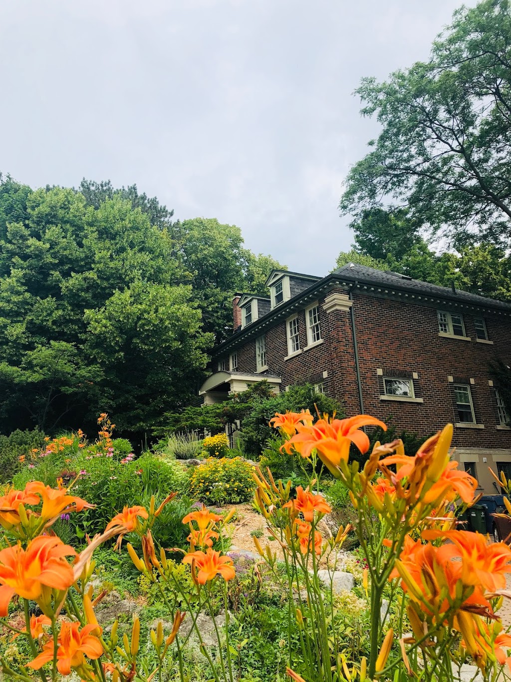 The Church of the Apostles (St. James & St. Matthias) | 86 Glasgow St N, Guelph, ON N1H 4W2, Canada | Phone: (519) 822-1061