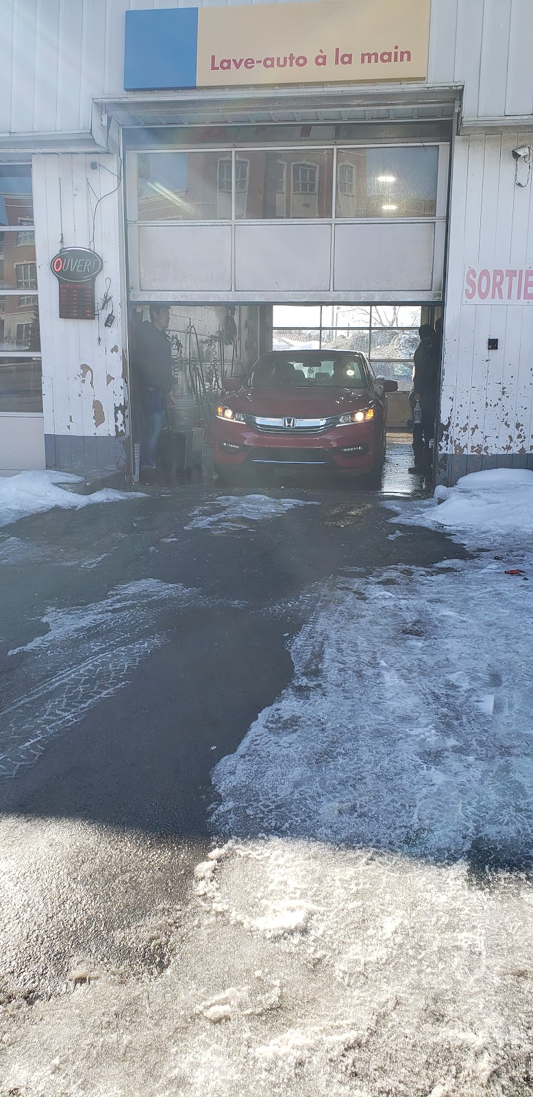Lave Auto Marcel Laurin | 360 Blvd. Marcel-Laurin, Saint-Laurent, QC H4M 2L4, Canada | Phone: (514) 744-7358