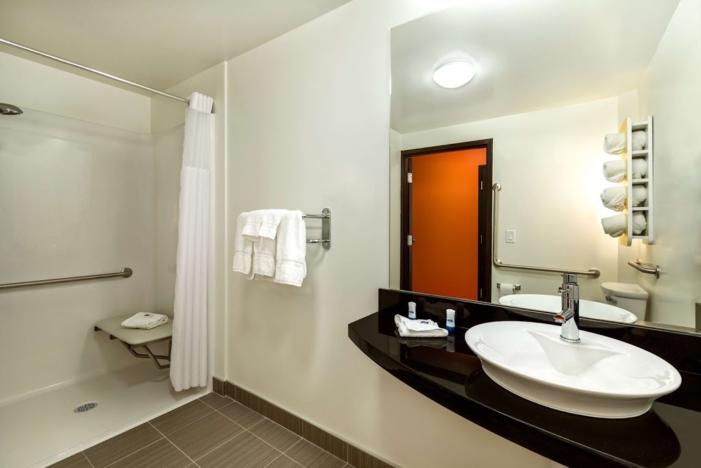 Motel 6 Airdrie AB | 133 Gateway Dr NE, Airdrie, AB T4B 0J6, Canada | Phone: (403) 960-0055
