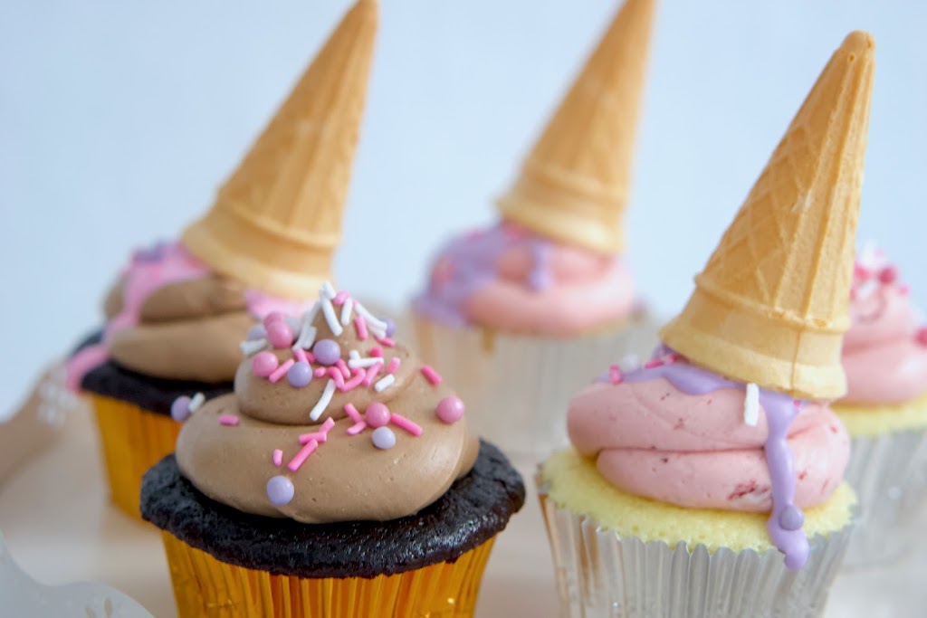 Laineys | 217 Woodmount Ave, East York, ON M4C 3Z7, Canada | Phone: (416) 723-6942