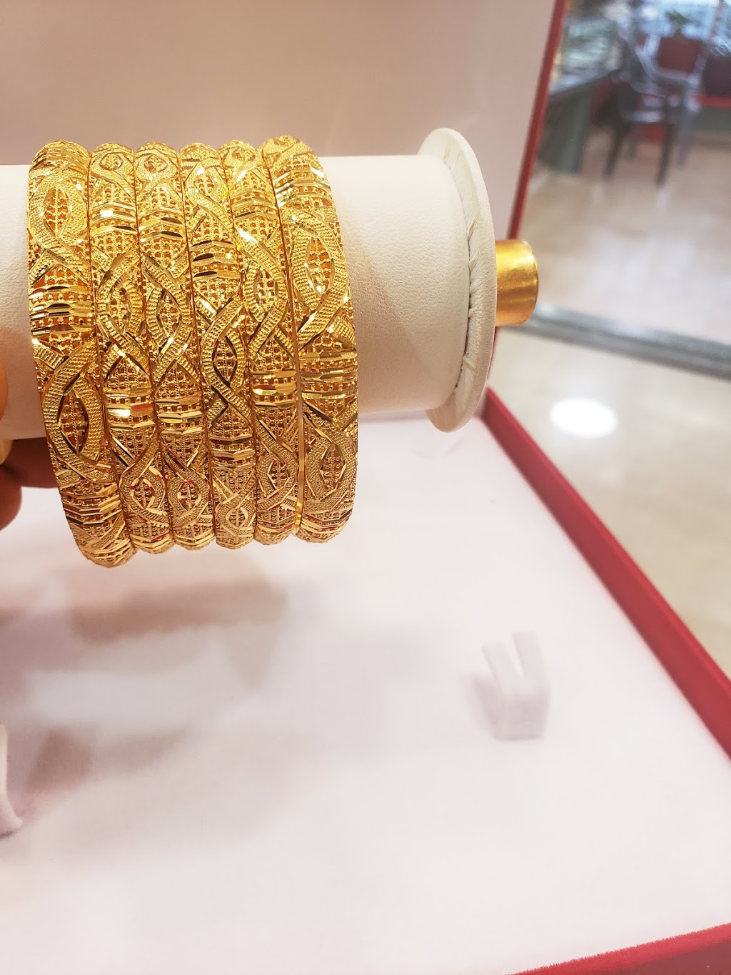 Kanagaambikai Gold House | 3160 Eglinton Ave E, Scarborough, ON M1J 2H4, Canada | Phone: (416) 269-7197