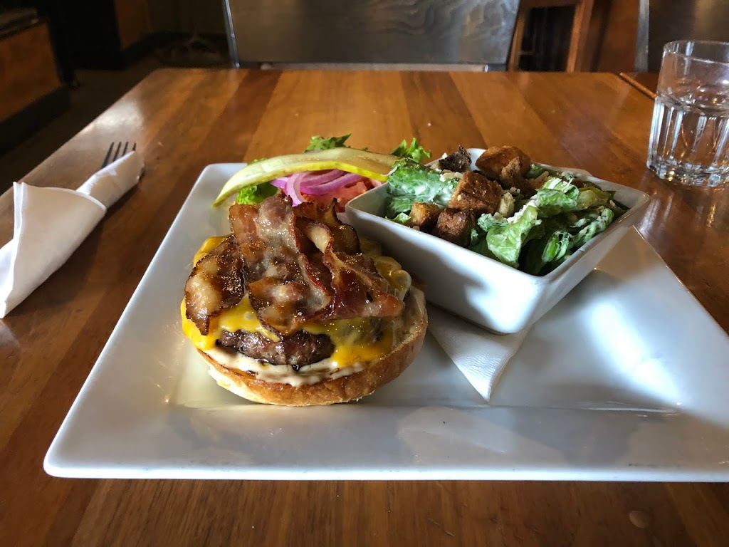 McRaes Restaurant Ltd | 1652 McRae Ave, Victoria, BC V8P 1H3, Canada | Phone: (250) 590-6944