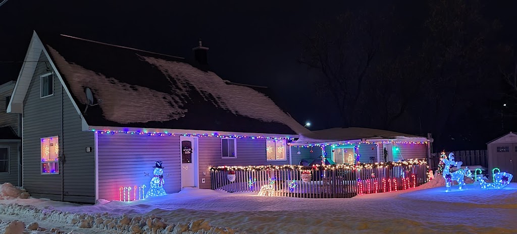 Au Chateau | 100 Michaud St, Sturgeon Falls, ON P2B 2Z4, Canada | Phone: (705) 753-1550