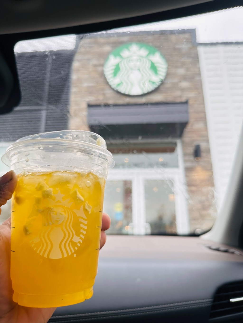 Starbucks | 5230 45 St, Lacombe, AB T4L 2A1, Canada | Phone: (403) 668-9611