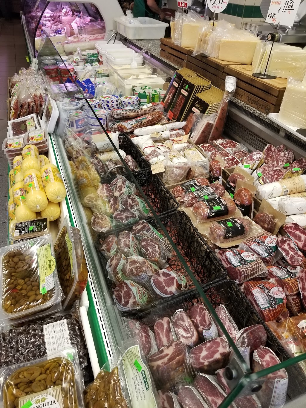 Centro Trattoria & Formaggio | 1224 St Clair Ave W, Toronto, ON M6E 1B4, Canada | Phone: (416) 656-8111