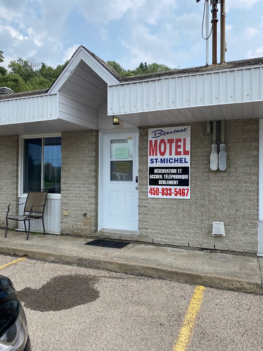 Motel St-Michel situé St-Michel-des-Saints | 180 Chem. du Mont-Trinité, Saint-Michel-des-Saints, QC J0K 3B0, Canada | Phone: (450) 760-7261